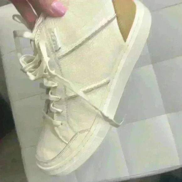 New UGG Alameda High Top Sneaker Size 9.5 never worn Brand New - Picture 7 of 8